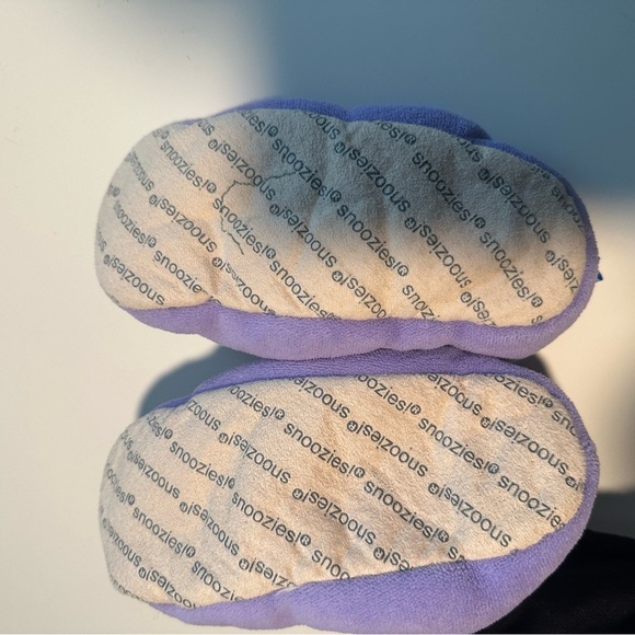 Snoozies Wine Theme Slippers Size Medium - Picture 2 of 3